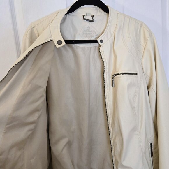 Jou Jou Cream Faux Leather Moto Jacket with Functional Deep Pockets! | 2X - Picture 9 of 16